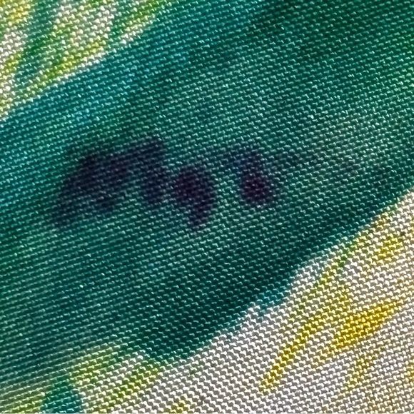 Vintage Asian signed silk scarf hand rolled - Picture 6 of 6